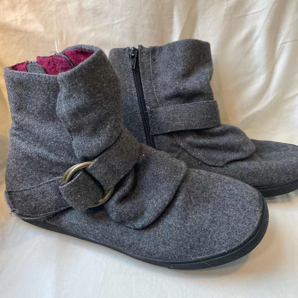 Gray Felt Booties, size 8
